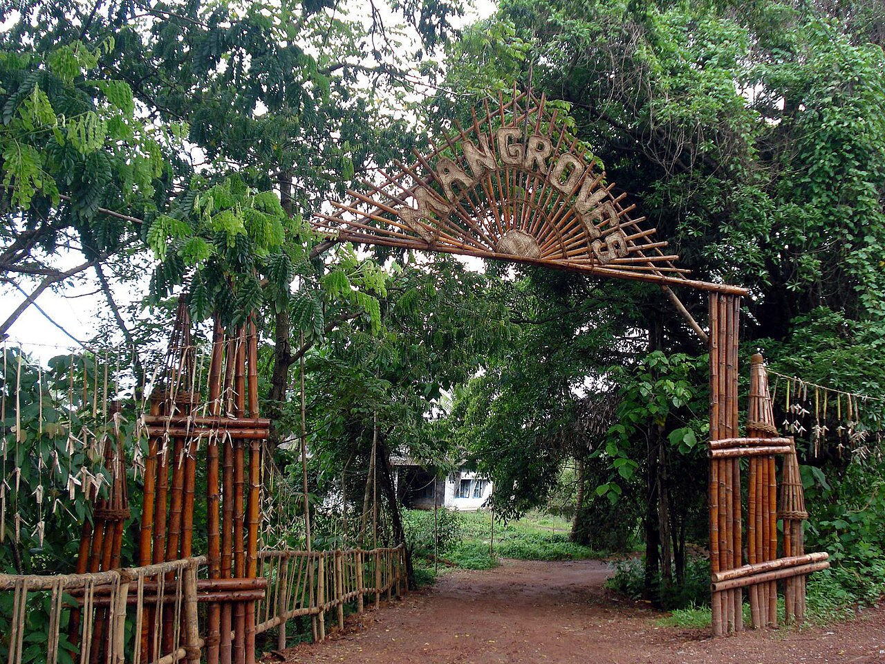 Pāppinisshēri, India