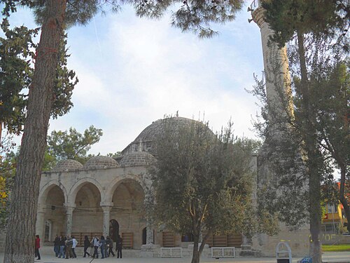 Laal Pasha Mosque, Mut