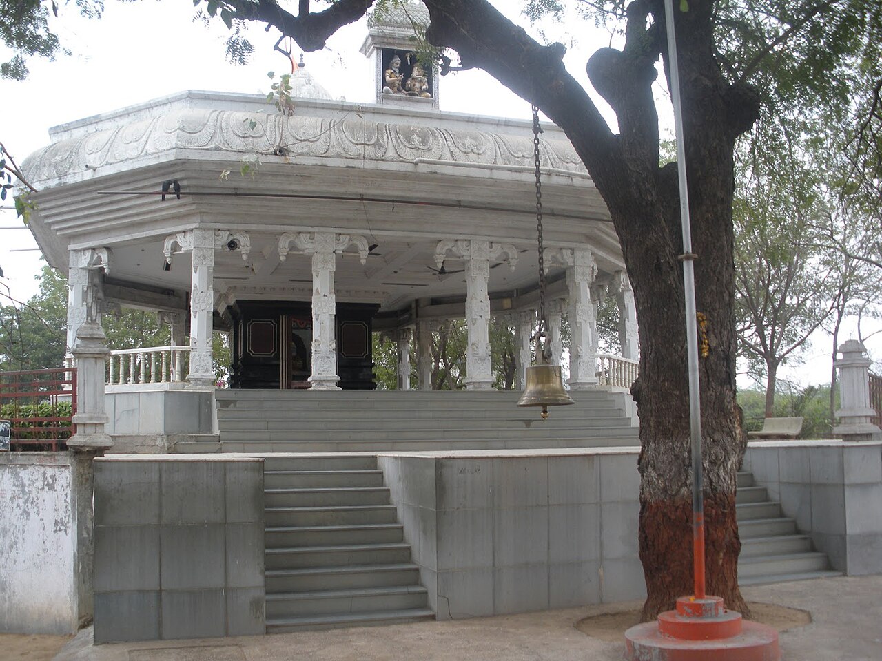 Yāval, India