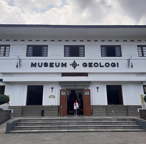 Bandung Geological Museum, Bandung