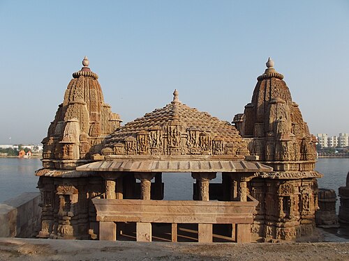 Munsar lake and shrines, Viramgām