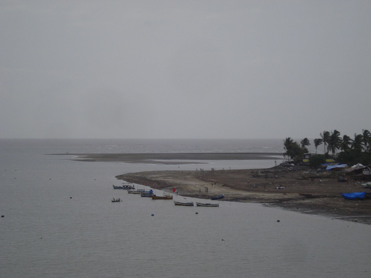 Dāhānu, India