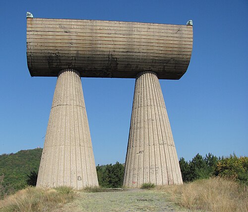Shrine to the Revolution, Mitrovicë